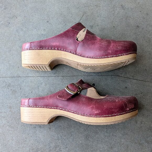 Dansko Britney Waxy Burnished Mule Clog in Wine size 39 - Picture 9 of 12